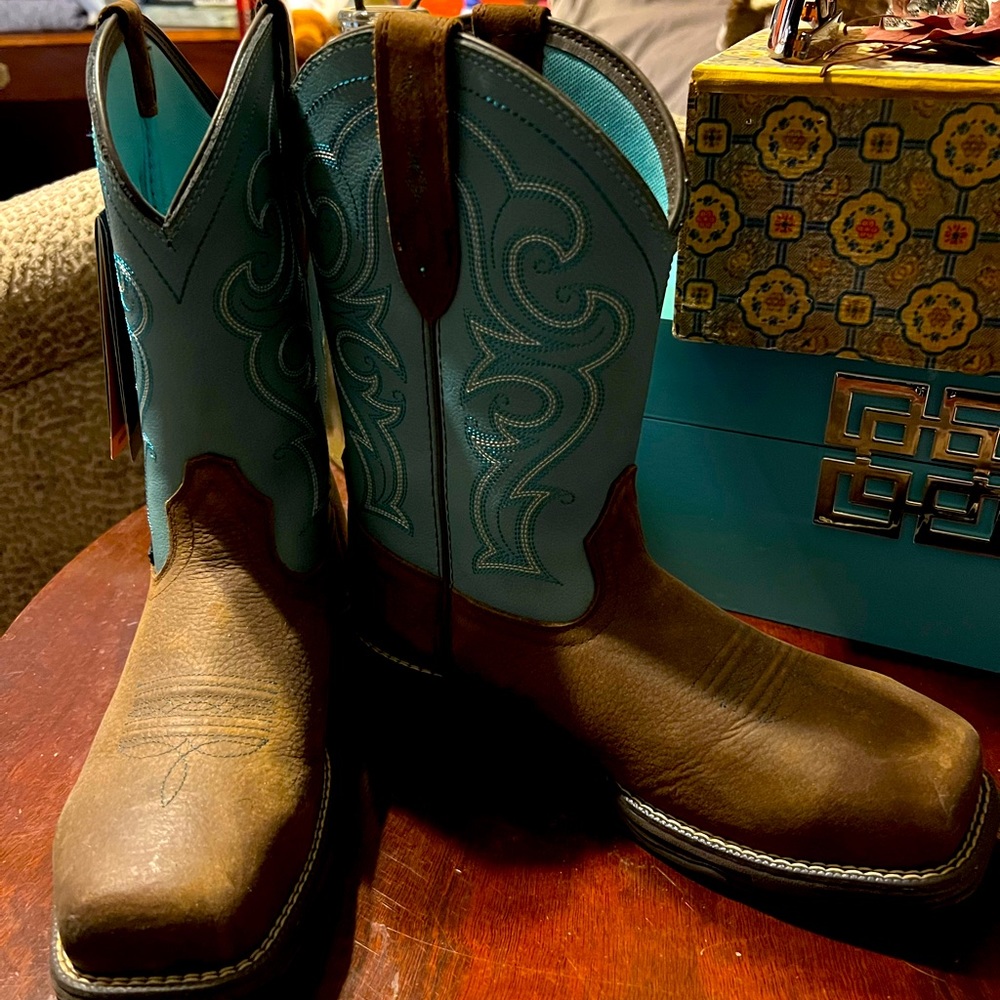 NWT Ariat Woman’s Boots Brand, never worn.  Steel toed and safety rating.